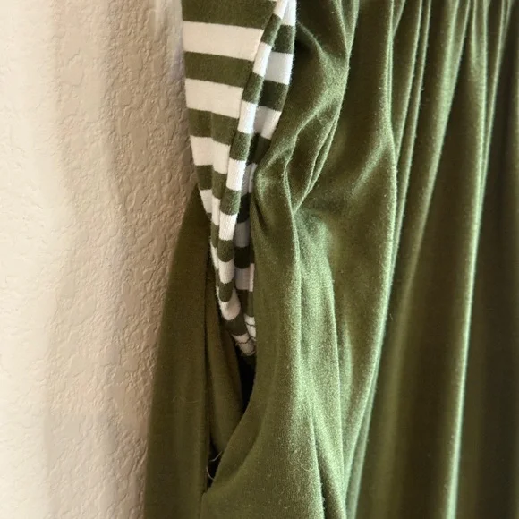 Chic Forest Stripes & Olive Sway – Vidarton XL Midi Dress w/ Pockets 🌿Preloved - Picture 4 of 12